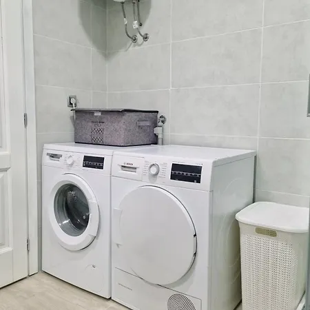 Modern 1br With Workspace, Ideal For Long