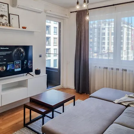 Apartament Modern 1br With Workspace, Ideal For Long *
