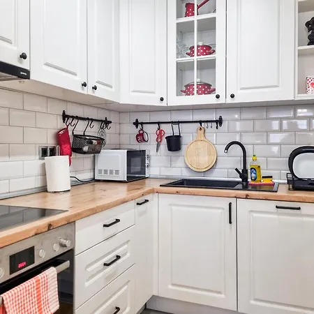 Modern 1br With Workspace, Ideal For Long Apartment