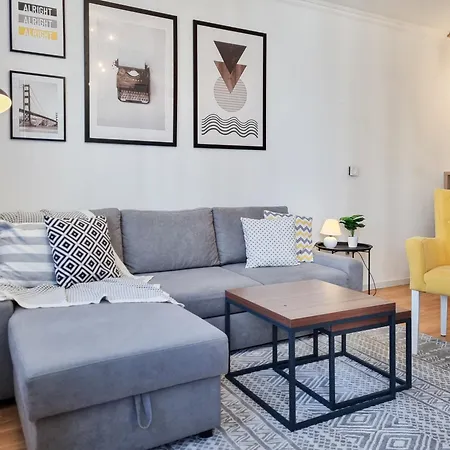Modern 1br With Workspace, Ideal For Long Apartment Sarajevo