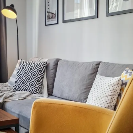 Modern 1br With Workspace, Ideal For Long *